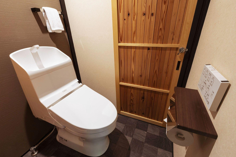 Bathroom 5, Rinn Tenjincho, Kyoto
