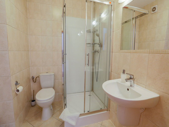 Bathroom 3, Exquisite Apartment in Miedzyzdroje With Balcony, Kamień