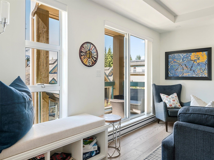 Living area 4, Sapphire Retreat at Snowbird, Squamish-Lillooet