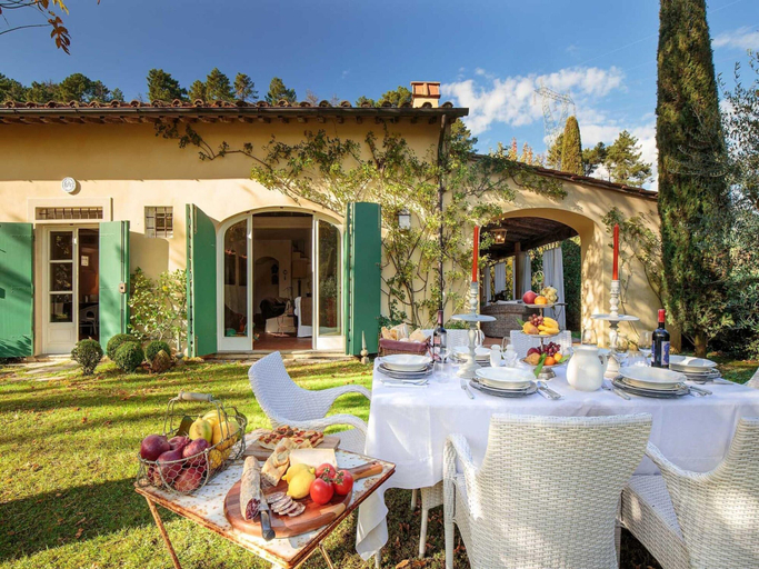 Outdoor dining, Villa in Camaiore With Pool & Tuscan Views, Lucca