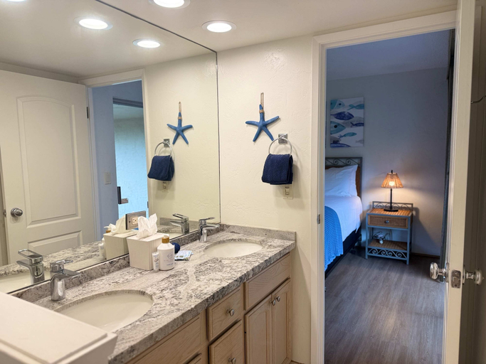 Room 4, Oceanfront Whale Watching Sunsets Island Views on Big Lanai, Maui