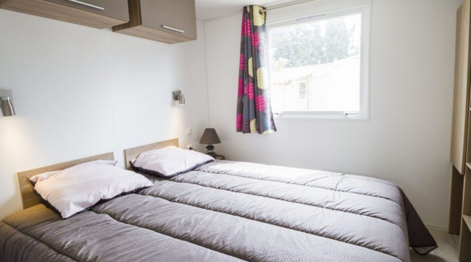 Bedroom 4, Mobile Home in Bessan With Terrace, Hérault
