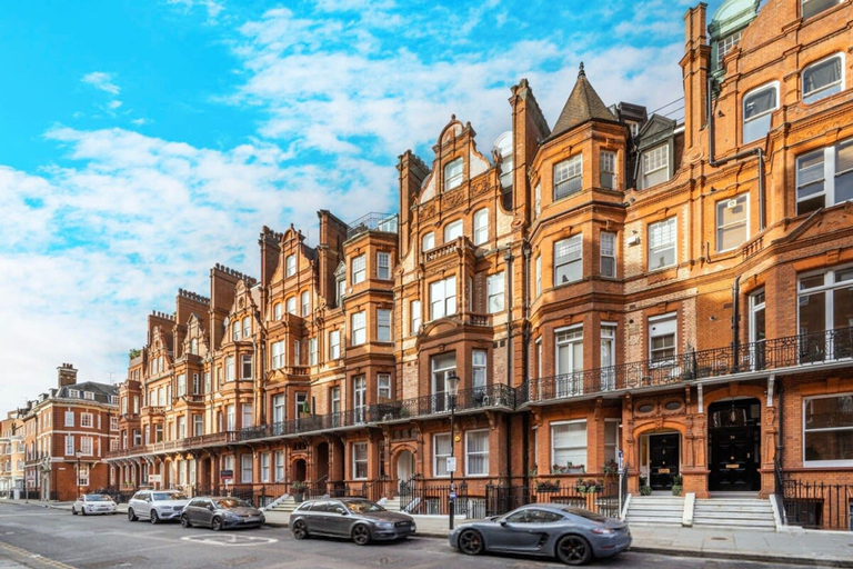 Room 4, Charming Chelsea Studio With Victorian Elegance, London