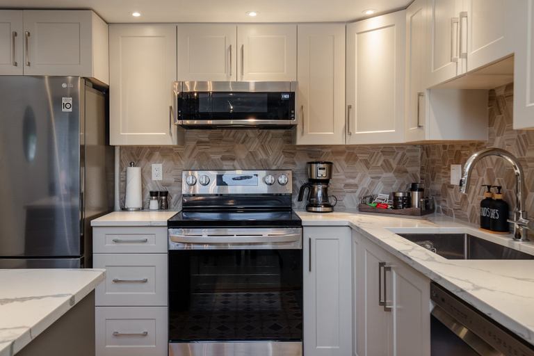 Private kitchen 4, Seven Pines at Greyhawk, Squamish-Lillooet
