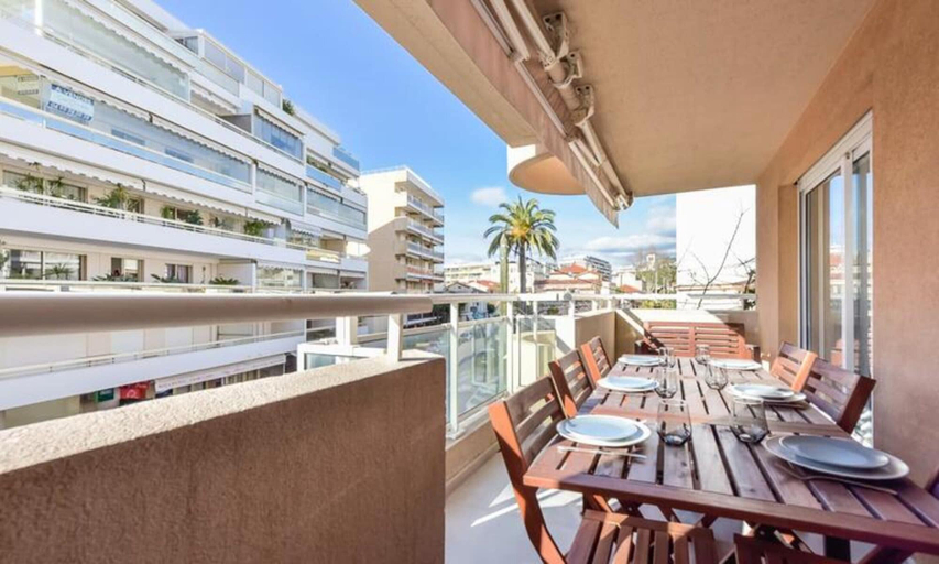 Outdoor dining 4, Apartment in Palm Beach Near Croisette, Alpes-Maritimes