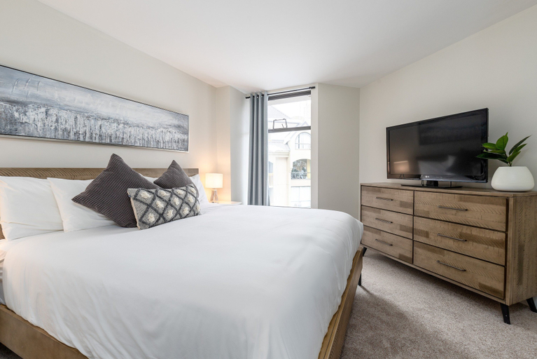 Room 5, Big Mauna at the Marquise, Squamish-Lillooet
