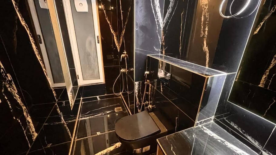 Bathroom 4, Hotel IP Royal By Qotel, Delhi