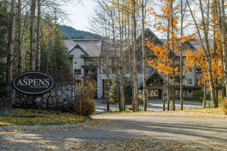 Exterior, The Treehouse at the Aspens, Squamish-Lillooet