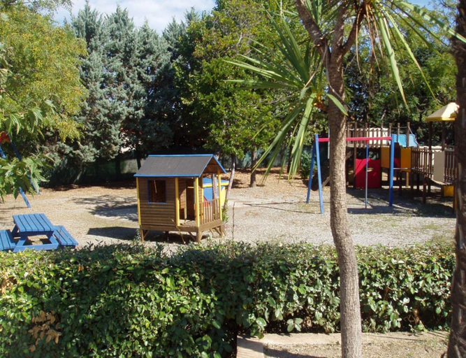 Garden 3, Coastal Apartment in Linguizzetta With Pool, Haute-Corse