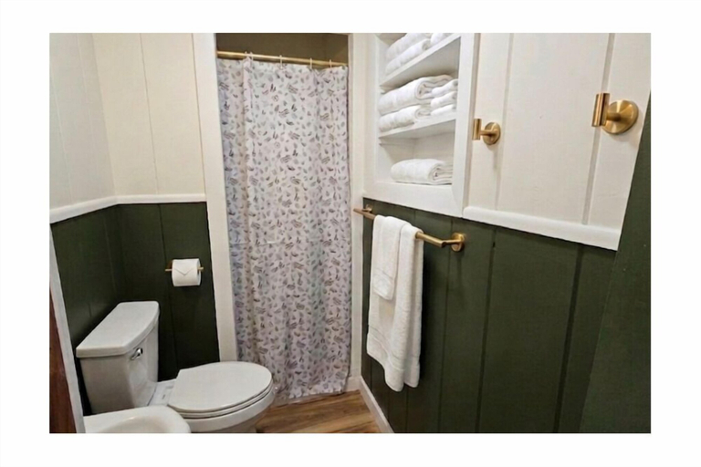 Bathroom, Lakeside Heritage Resort, Emmet