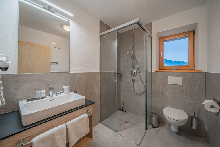 Bathroom 4, Apartment in Brixen im Thale With Parking, Kitzbühel