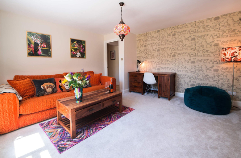 Room 3, Elegant 1-bed Flat in a Georgian Townhouse, London