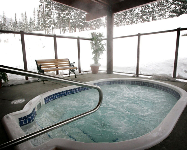 Outdoor spa tub, Cahilty #111 Home, Thompson-Nicola