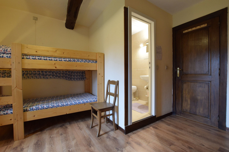 Room 2, Luxury Holiday Home in Melreux-hotton With Sauna, Luxembourg