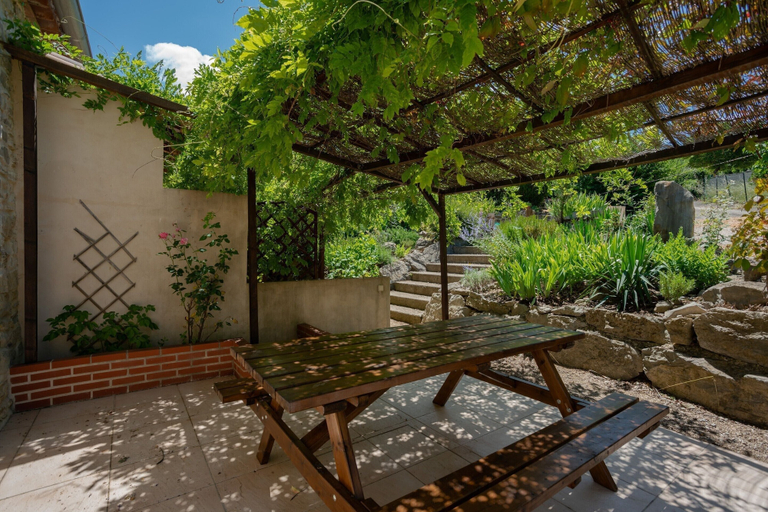 Balcony 3, Pretty Holiday Home in Courry With Swimming Pool, Gard
