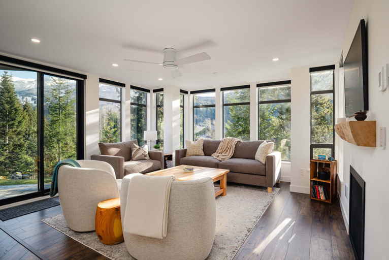 Living area 3, Cedar Sky at Ravencrest, Squamish-Lillooet
