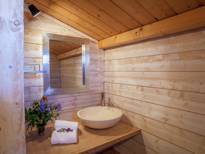 Bathroom 2, Charming Villa in Poggio-mezzana Near Beach, Haute-Corse
