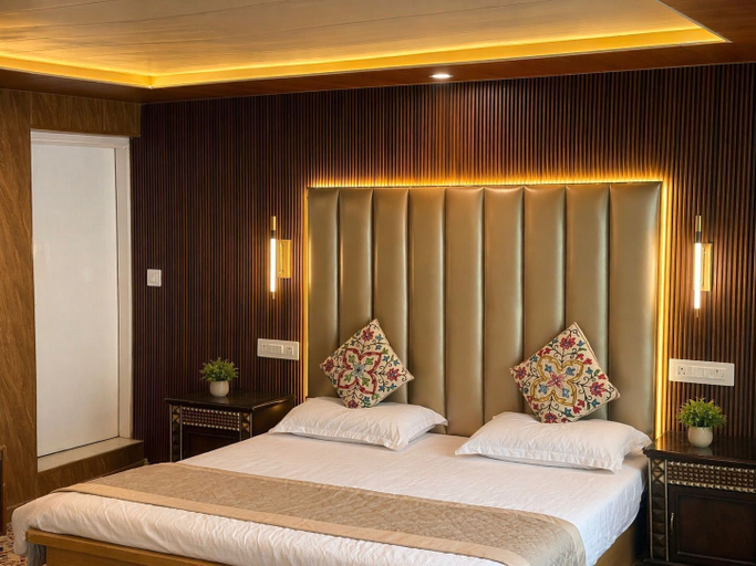 Room 4, Hotel Rose Hill, Anantnag