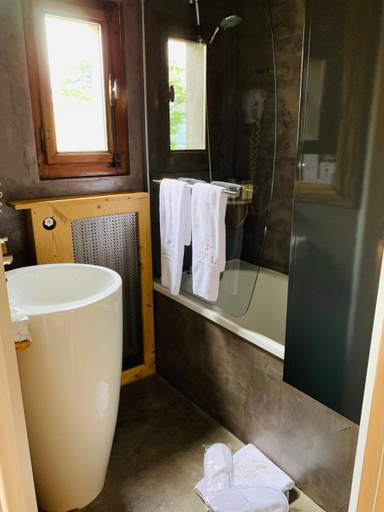 Bathroom 3, Coeur des Neiges, Haute-Savoie