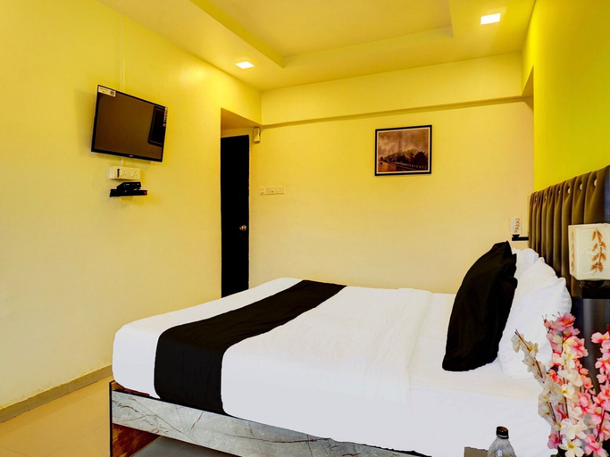 Room 5, Super Collection O Vardhan Plaza, Pune
