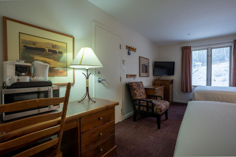 Room 4, Cahilty #211 Home, Thompson-Nicola