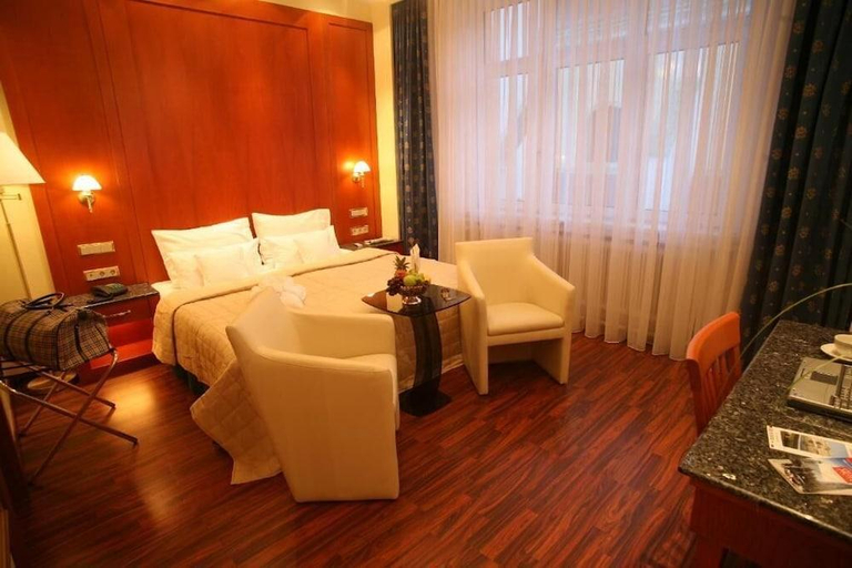 Bedroom 2, Hotel Corvinus, Wien