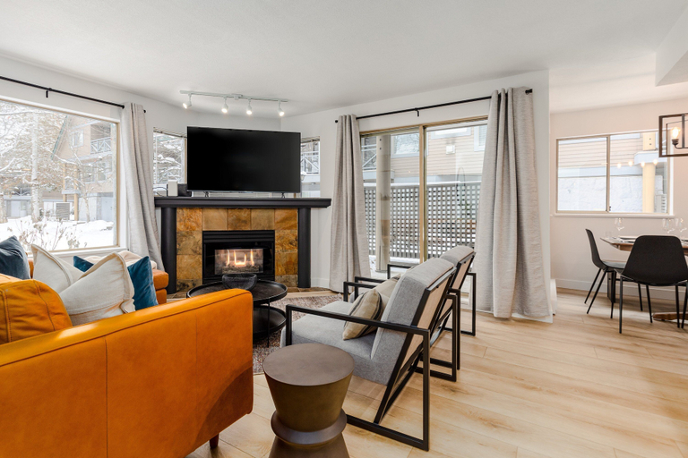 Living area 4, The Altitude at Valhalla, Squamish-Lillooet