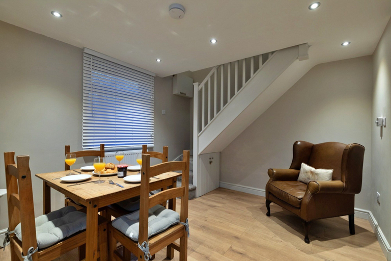 Living room 4, Charming Cottage in Kingsley, No Deposit, Staffordshire