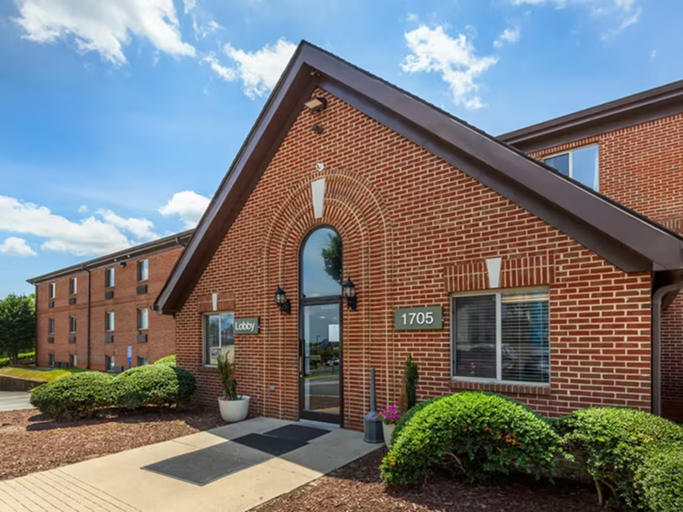 Exterior & Views 5, HomeTowne Studios & Suites Greensboro, Guilford