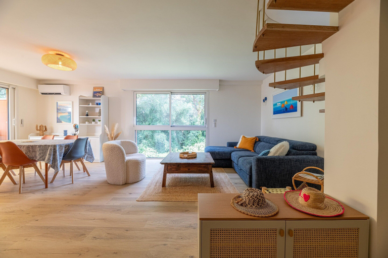 Living room 2, Sea-view Duplex for Family, Alpes-Maritimes