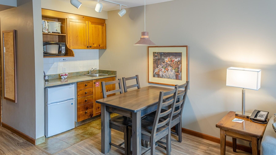 Dining, Cahilty #214 Home, Thompson-Nicola