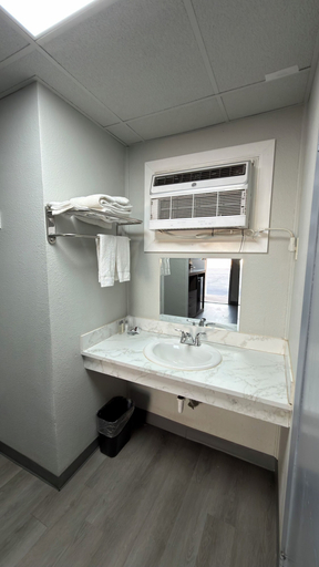 Bathroom 2, JAL COUNTRY INN, Lea