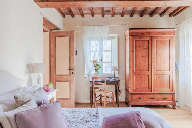 Room 2, Villa Near Lucca With Tuscan Charm, Lucca