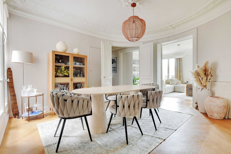 Dining 5, Elegant Apt 2bdr- Arc de Triomphe / Champs-elysees, Paris