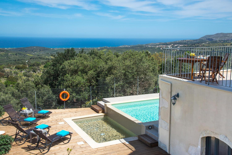 Sport & Beauty 2, Villa Cretan View with Heated Swimming Pool, Crete