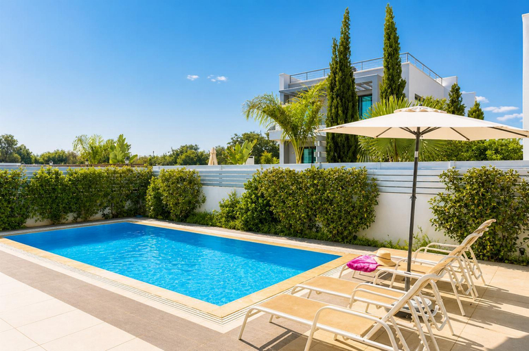 Facilities 2, Villa Marina