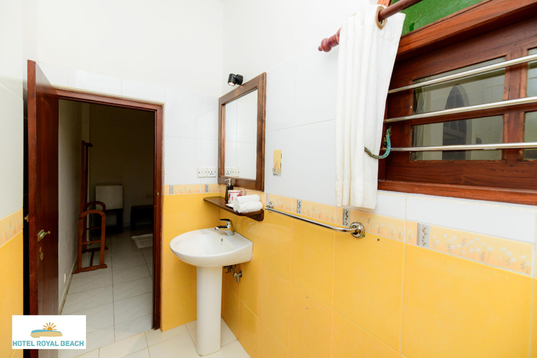 Bathroom 3, Royal Beach Hotel Hikkaduwa, Hikkaduwa