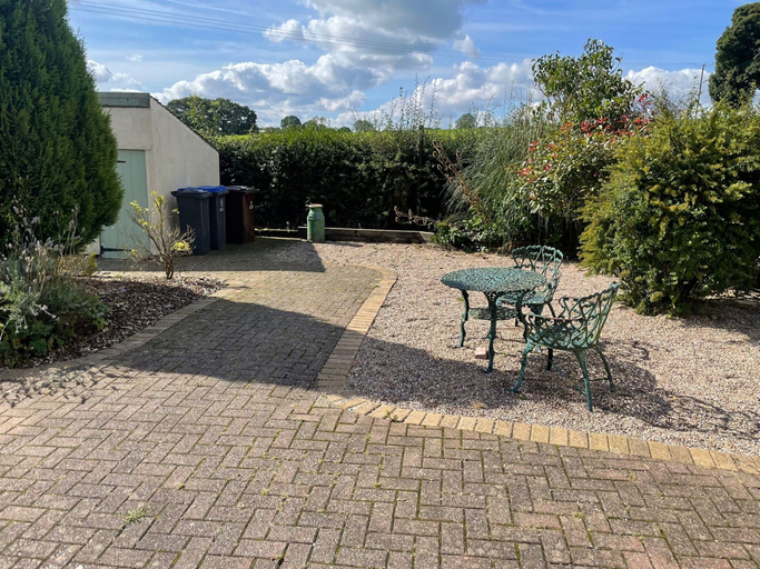 Exterior 5, Charming Cottage in Kingsley, No Deposit, Staffordshire