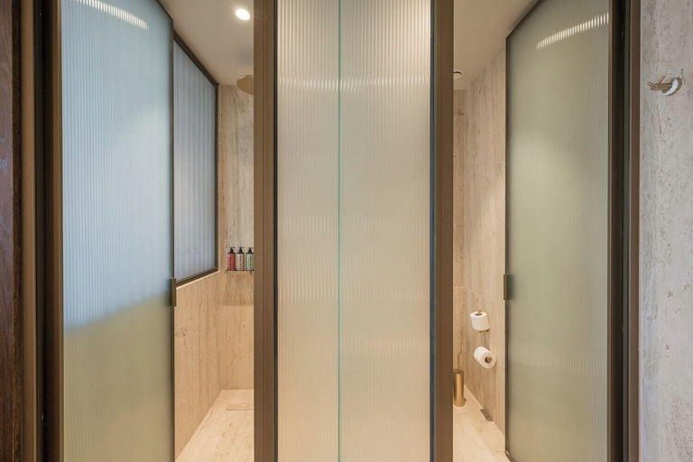Bathroom 4, Palazzo Del Rettore, Crete