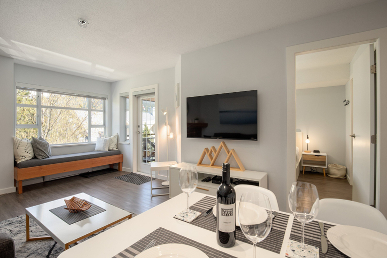 Living area 5, Alpine Suite at Marketplace Lodge, Squamish-Lillooet