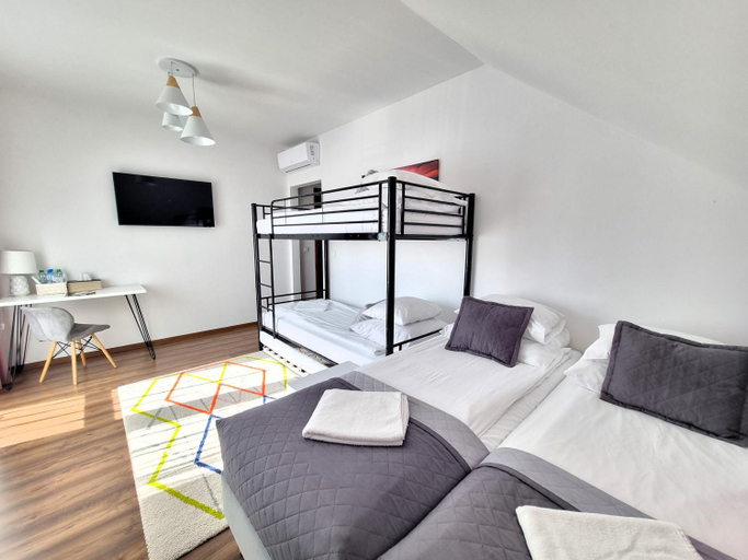Bedroom 5, Lawendowy Domek Zator Przeciszow, Chrzanów