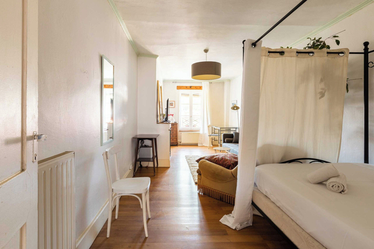 Room 2, Dify Adelaide Perrin, Rhône