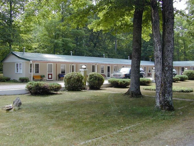 Exterior 3, Lakeside Heritage Resort, Emmet