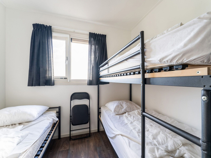 Room 2, Luxury Holiday Home in Bantega With Harbour and Sloop, Lemsterland