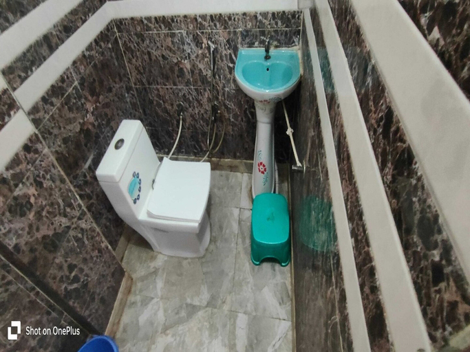 Bathroom 5, Hotel O Sector 18 Metro Station, Gautam Buddha Nagar
