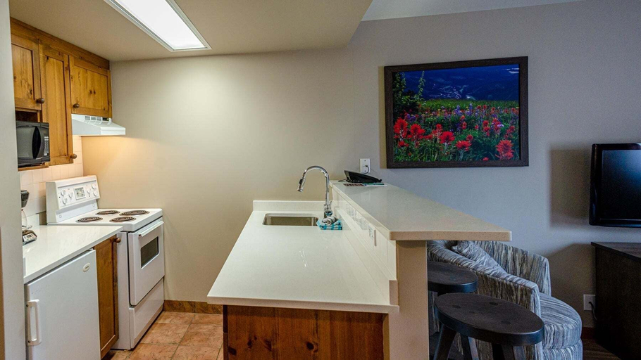 Private kitchen, Cahilty #238/240 1 Bedroom Home, Thompson-Nicola