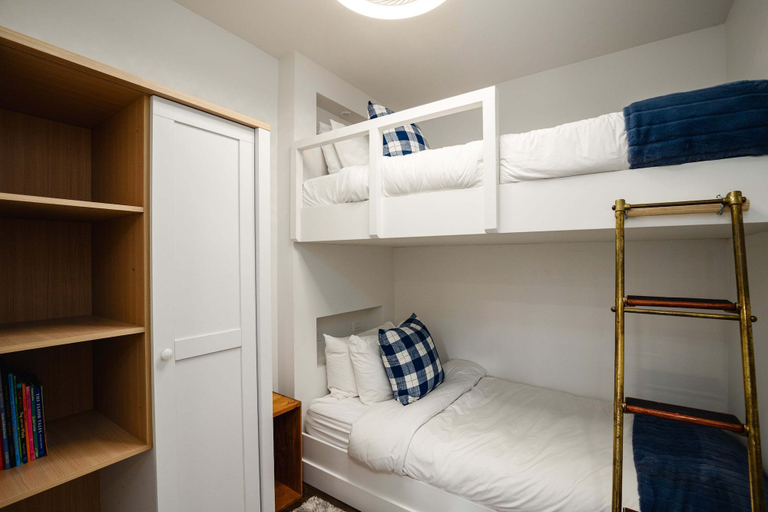 Room 4, Cedar Sky at Ravencrest, Squamish-Lillooet