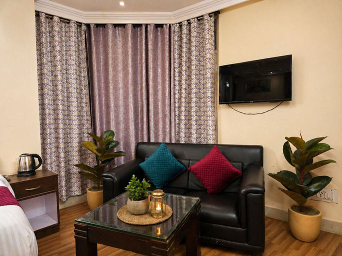 Living area 3, Sapphire B&B Near Mall Road Shimla, Shimla
