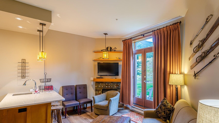 Living area 3, Cahilty #105 1 Bedroom Home, Thompson-Nicola