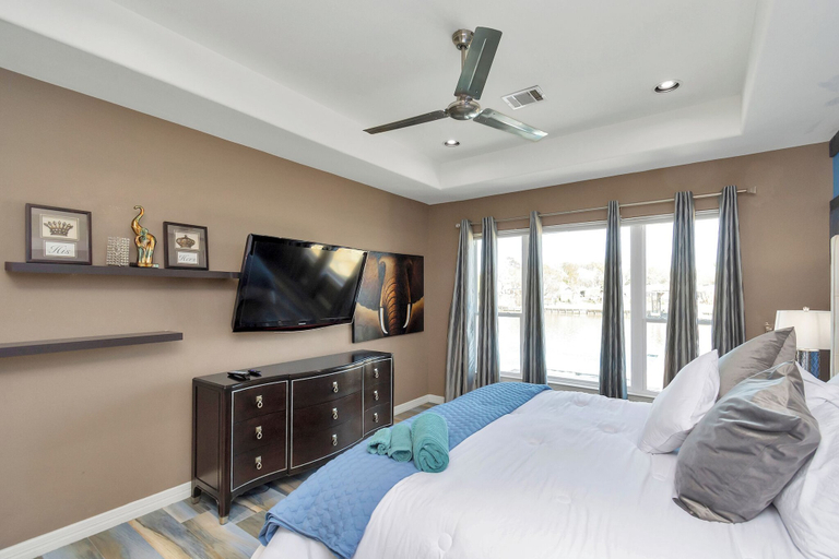 Room 5, Empress Waterfront Villa, Houston